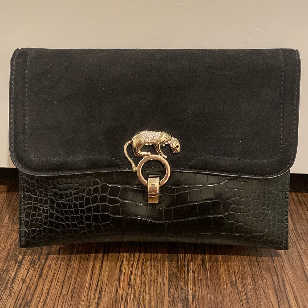 Black clutch